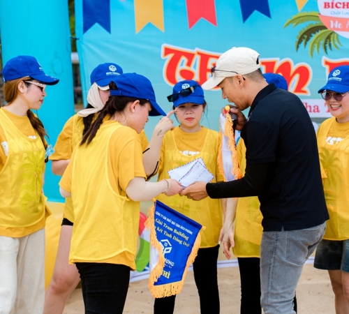 TEAMBUILDING NHA TRANG – GẮN KẾT ĐỂ BỨT PHÁ CÙNG QUÀ TẶNG BÍCH PHƯƠNG
