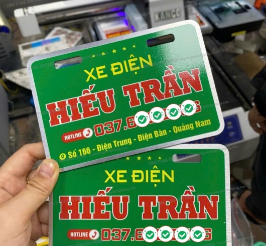 BIỂN SỐ XE ĐIỆN IN LOGO – GIẢI PHÁP QUẢNG BÁ THƯƠNG HIỆU HIỆU QUẢ TỪ QUÀ TẶNG BÍCH PHƯƠNG