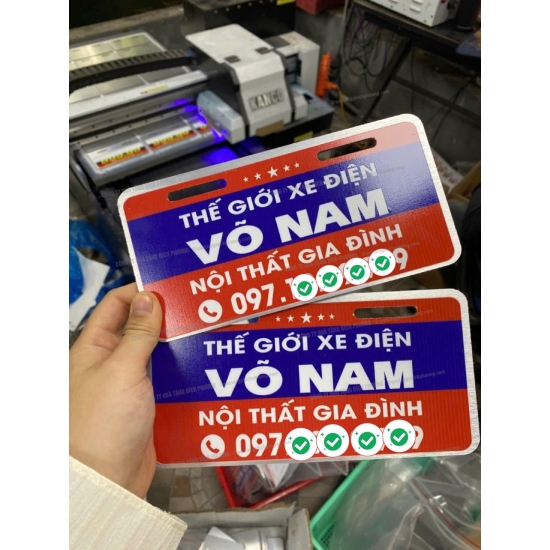 BIỂN SỐ XE ĐIỆN IN LOGO – GIẢI PHÁP QUẢNG BÁ THƯƠNG HIỆU HIỆU QUẢ TỪ QUÀ TẶNG BÍCH PHƯƠNG