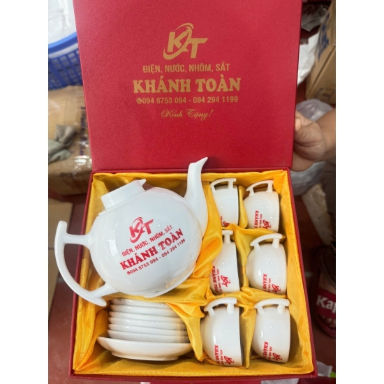 BỘ ẤM TRÀ QUÀ TẶNG IN KHẮC LOGO – MÓN QUÀ DOANH NGHIỆP SANG TRỌNG & ĐẬM DẤU ẤN THƯƠNG HIỆU