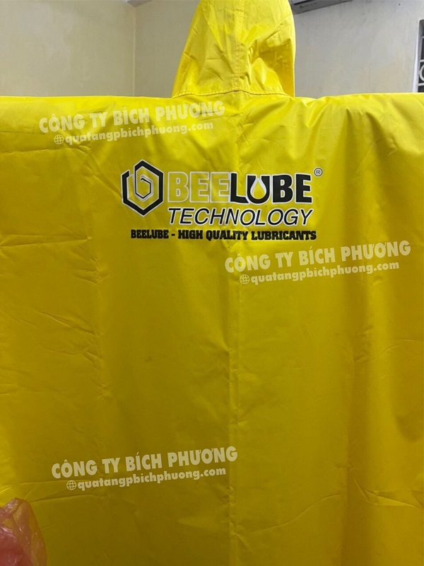 Thiết kế áo mưa in logo hoàn hảo cho doanh nghiệp