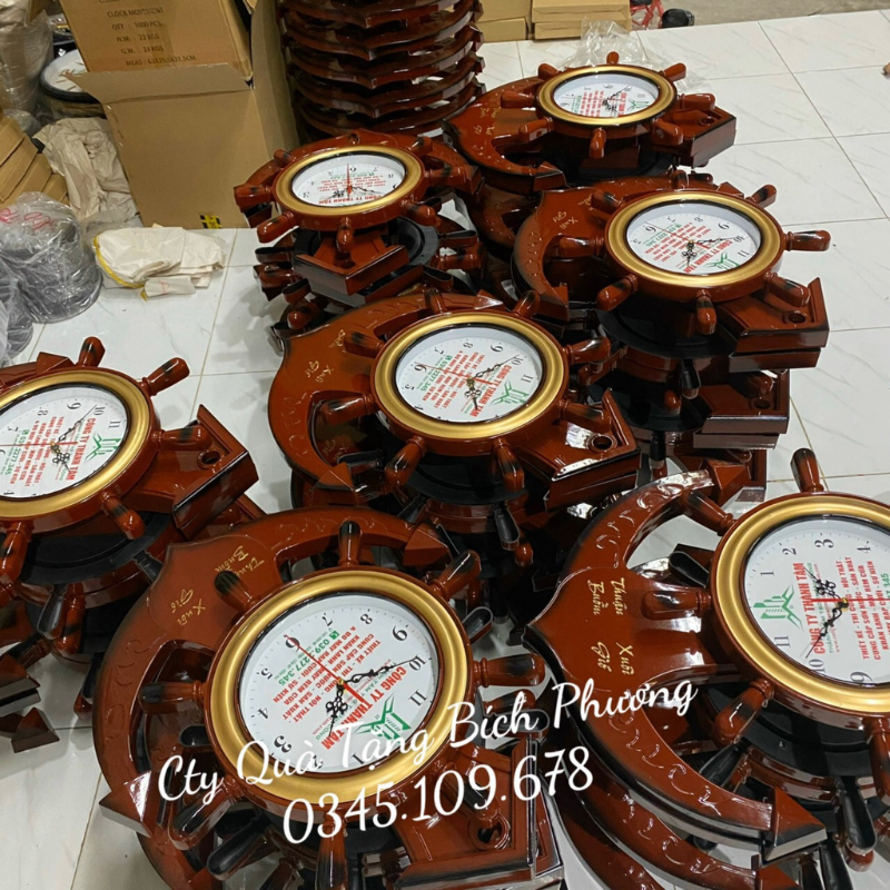 Quà tặng đồng hồ treo tường in logo do Bích Phương sản xuất