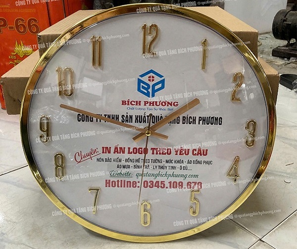 Đồng hồ treo tường in logo giá cạnh tranh tại Quà Tặng Bích Phương