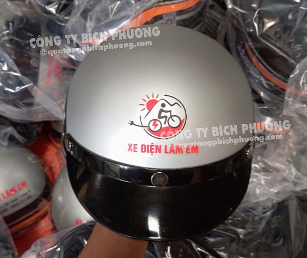 Nón bảo hiểm in logo đạt chuẩn phù hợp làm quà tặng tại Bích Phương