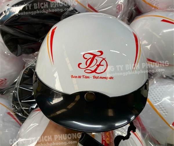 Nón bảo hiểm in logo thiết kế chuyên nghiệp tại Bích Phương